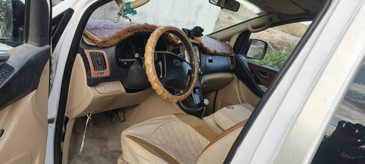 سلام عليكم ورحمه الله وبركاته سياره ستاركس البيع مديل 8 مفتوح مداور ثانيوم  رقم كليزي السياره بيه جاملغ المامي جيهت  العبري هاذه الرقم التلفون ***********
