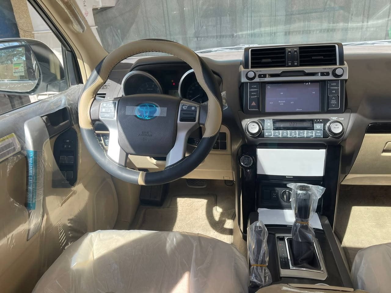 برادو شركة ساز 2017 مواصفات TXL 
رقم اربيل باسمي هزه وسنوية جديدة
السياراة فول مواصفات 
عل وضع الشركة 
ماشين 148
محرك 6 بصمة 
السعر37000
للاستفسار *********** مهندس سرمد
