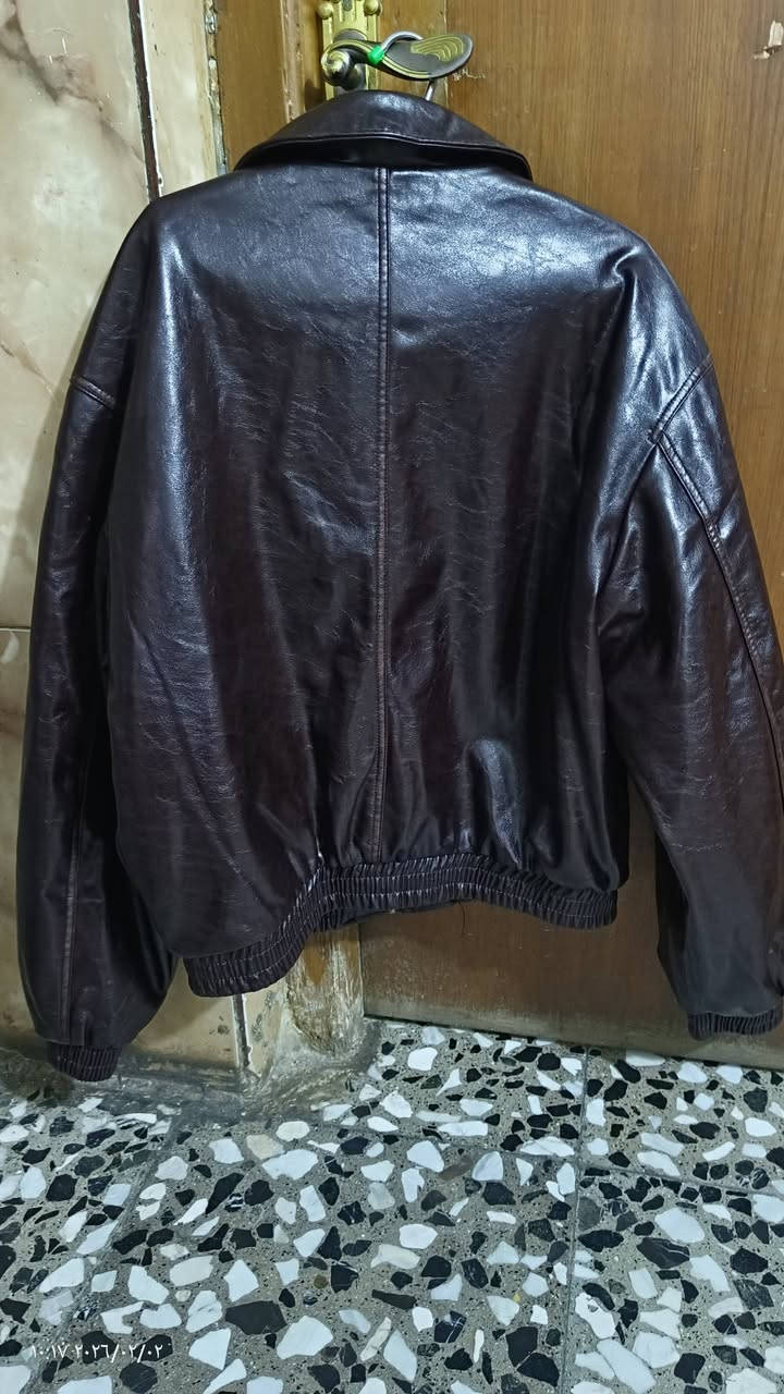 سلام عليكم جاكيت ماركة BERSHKA
طالبة اوردر من تركيا اليوم جاني قياسM يلبس جلد طبيعي غنم وزن80 و85
سعر130الف قفل العنوان بغداد شعلة 
***********
