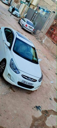 هيونداي اكسنت للبيع او مراوس باقل منها الموديل /2015  المواصفات / فتحه...