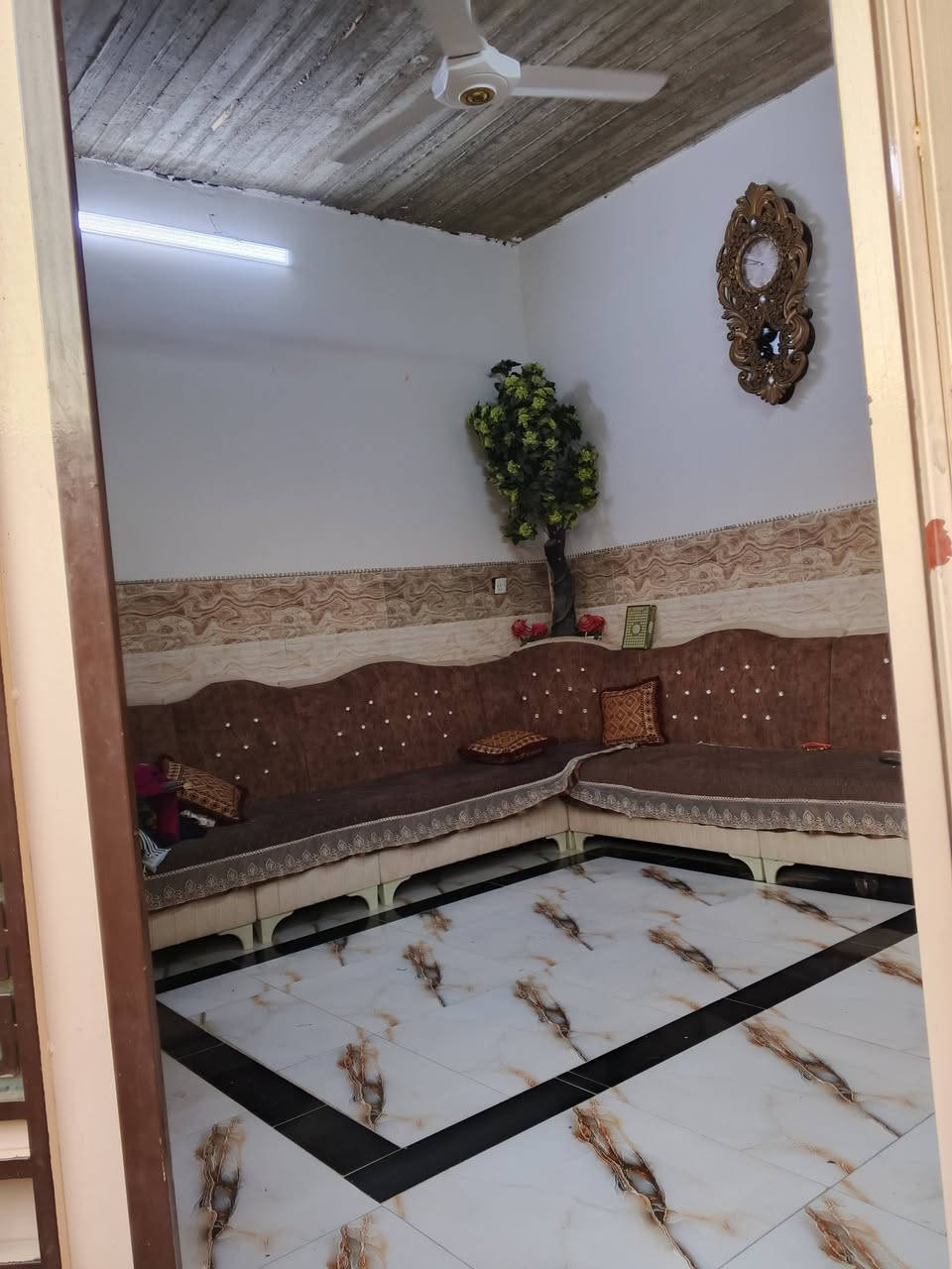 اسلام عليكم ورحمه الله
🌹دار للبيع اللبيع 💯
👍 جانب الايمن منطقة رجم حديد 👍
👍قرب الشوارع الجدد داخل 👍
👍 فرع الجامع الفتاح العليم 🌹
👍قريب على مدرسة الكويتيا البنات 👍
👍ملاحظه تبليط ماء كهرباء كامل 👍
👍سند مالك صرف البيت طابقين 👍
👍يحتوي على 5غرف نوم 👍
👍هول استقبال هول داخلي👍 
👍حمامات عدد 2 مطبخ كراج واسع 👍
،👍ملاحظه الطابق الاول كامل 👍 
✌️الاستفسار مرسله الصفحه او اتصال على الرقام التاليه 
ابو خليل ✌️ اسيا ابو خليل ‏‪***********‬‏ ✌️
رقم الثاني *********** 🌹
