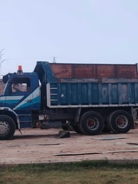 يوجود سكسات لنقل الحنطه والشعير ع سايلو عنه 07806249204