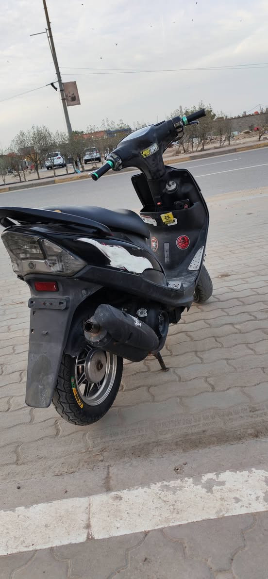 سلام عليكم دراجه ماكس 2008 ما مفتوحه كفرات كله مختم مختمه كلهه ختم واحد ويه المحرك دراجه ما صارلهه هواي من طالعه من الرمبه كهربائيات كلهه شغاله ما عوزهه شي الدراجه اشغل وتطلع السعر (750) /***********/ شراي يخابر
