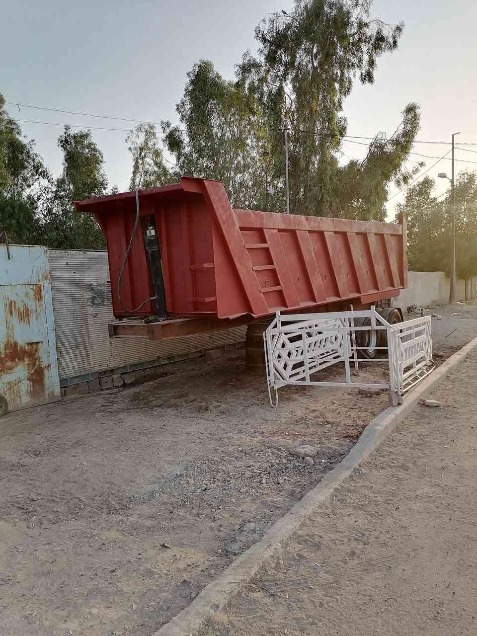 للايجار.... عربانة قلاب ذرعة ٢٦ متر عنوان بغداد الرقم بيه واتساب ***********
