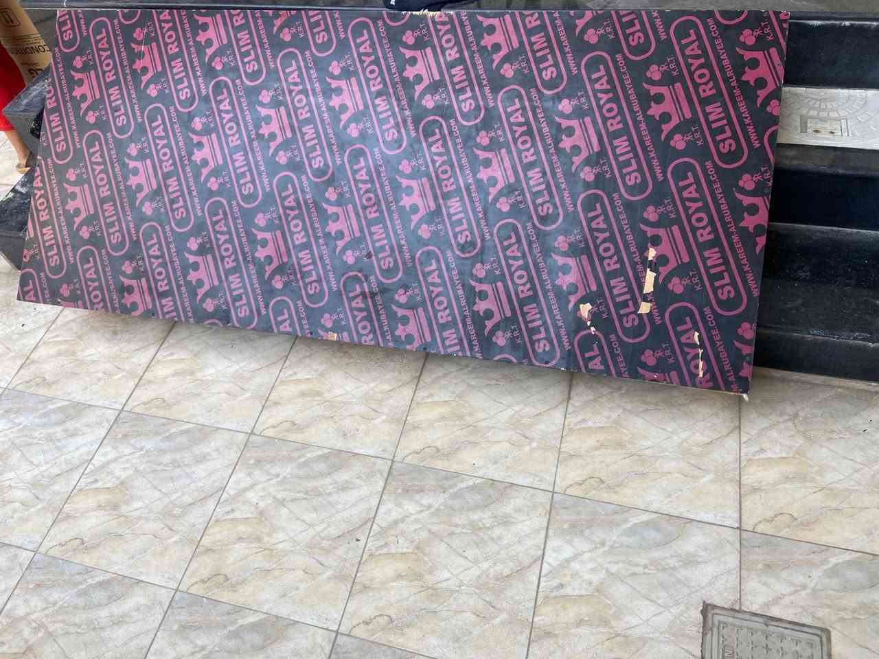 السلام عليكم جرابيه ام نفر شغل ثقيل تفصال استعمال قليل سعره 130 وبيه مجال حك الجيه مكاني البصره ابي الخصيب السراجي رقم الهاتف ***********
