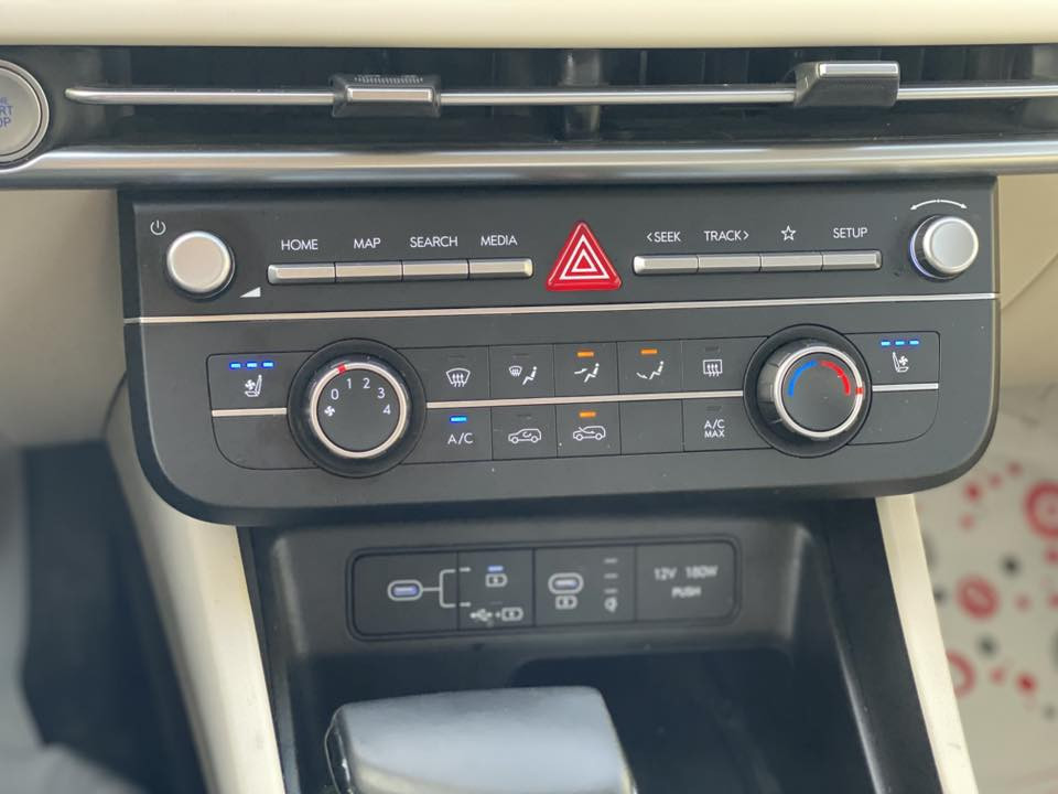 توسان 2025 تو كلر 
ماشية 14 الف
رقم أربيل الدولي 
بأسم شركة
محرك 2000 دووش 
كفاله عامة
شاشة متصلة
عداد دجتل متصل 
شحن لاسلكي 
كشنات تبريد 
كشنات كهرباء 
حساسات امامية + خلفية 
كاميرا خلفية دواره 
جنطة كهرباء 
ويل كبير 
قطعتين تبريد خلفي 
هاند بريك بصمة 
بردات خلفية
السعر ٢٣٧ 
للاستفسار 
***********
