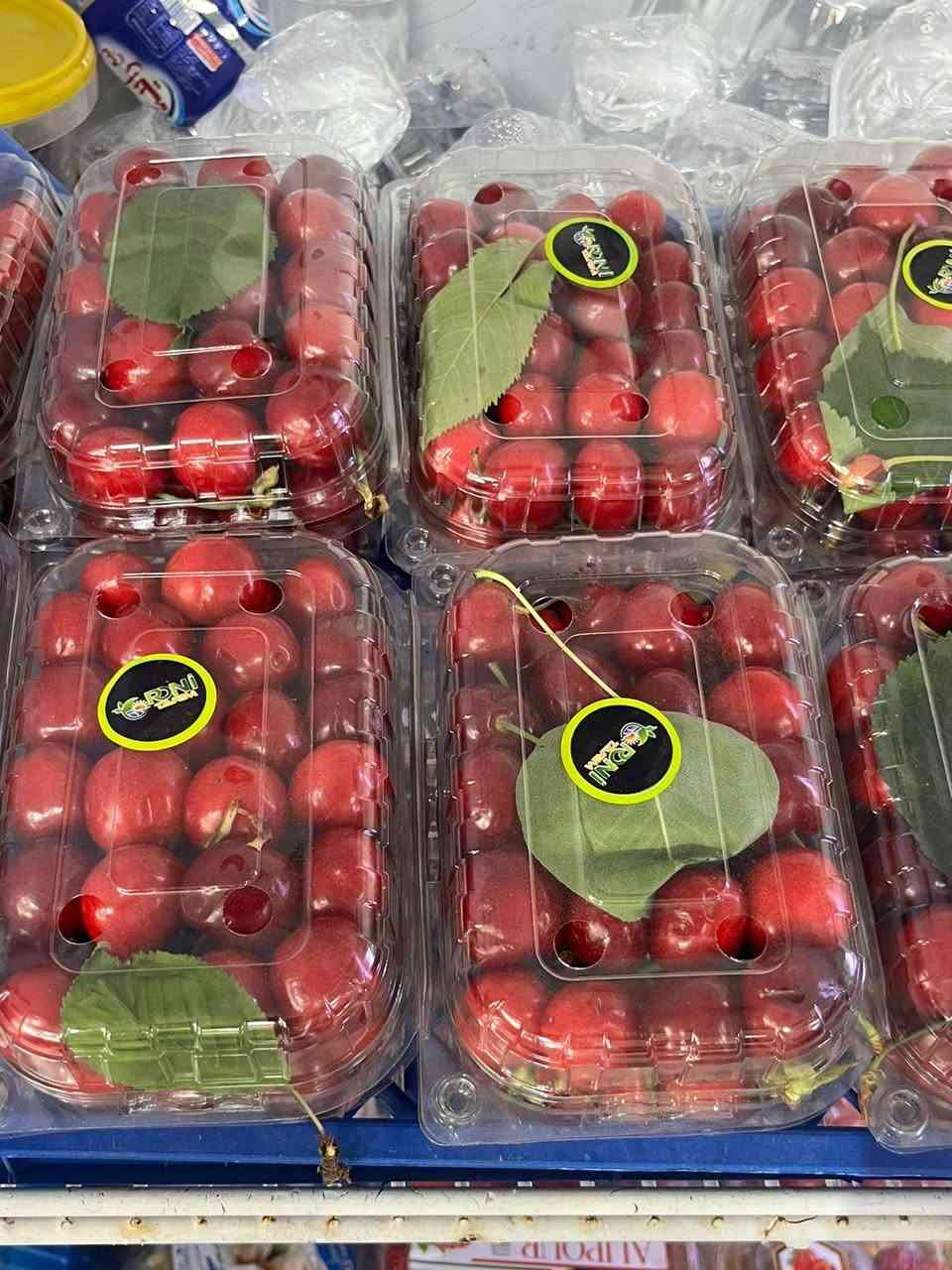 #علوة الجود 
🍒 كرز 🍒 
علبة نص كيلو 
بـ ٦٠٠٠ 
يتوفر توصيل 
📞 ***********
