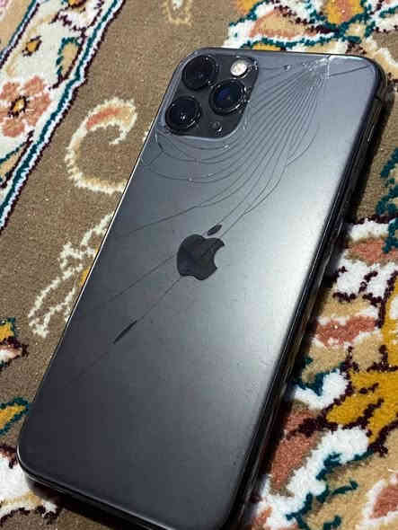 آيفون 11 برو فقط
ذ. 256
بطارية 72
فيس آيدي متوقف 
مستبدل شاشة فقط 
عدى هذا كلشي شغال بالجهاز تجي تفحص وتشوف
خط ، واي فاي ، كاميرات ، صوت، مايك، شحن ، 
كلشي شـــغال .
مكاني كربلاء المقدسة
***********
السعر 240 الف بي مجال جداً بسيط 
ماعجبك السعر صلِ على محمد واعبر المنشور 🤍
