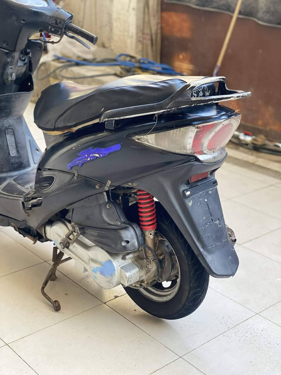 السلا عليكم دراجه جي فور كامكو للبيع اومراوس دراجه جديده مكفوله وجاهزه شرط نكره سلف هندر دكه وحده الدراجه مفتوحه اشاير عالي ناصي كلشي شغال بريكات وره وكدام قفل سكان تواير جدد  دبلات شغالات مو فاكسات مكينه ناعمه وخرسه شرط شلعه ومعدل عدادات كلشي شغال بيه السعر 300وبيه مجال للشراي وبي خير ويدلل المكان ناصريه مركز رقم الهاتف *********** او تواصل خاص وبخدمتكم
