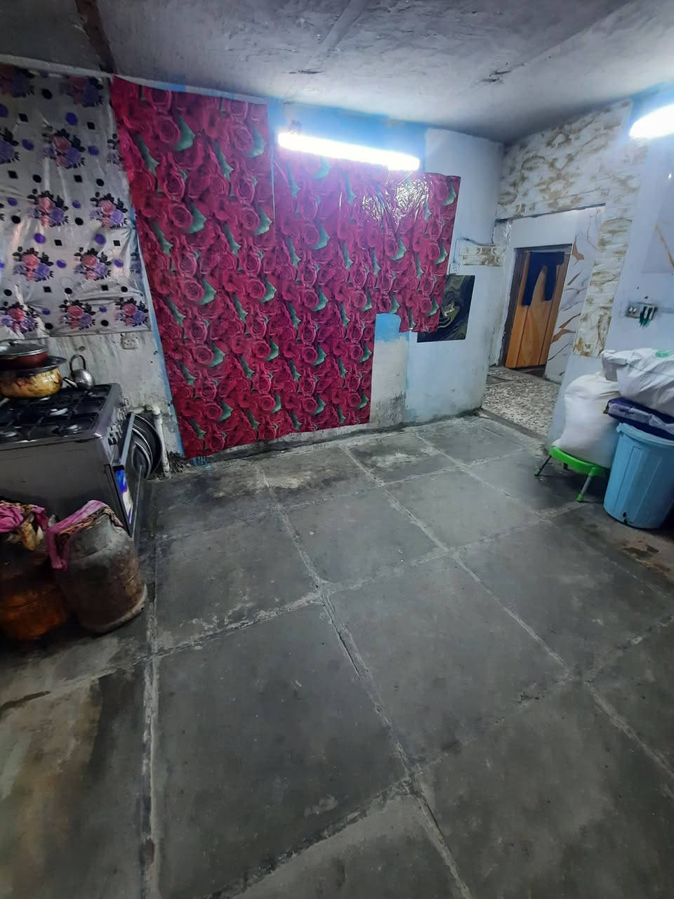 بيت للبيع  في منطقه الدوره ابودشير الشارع الضغط  السعر 14 وبي مجال للشراي للتواصل على هذا الرقم ***********
