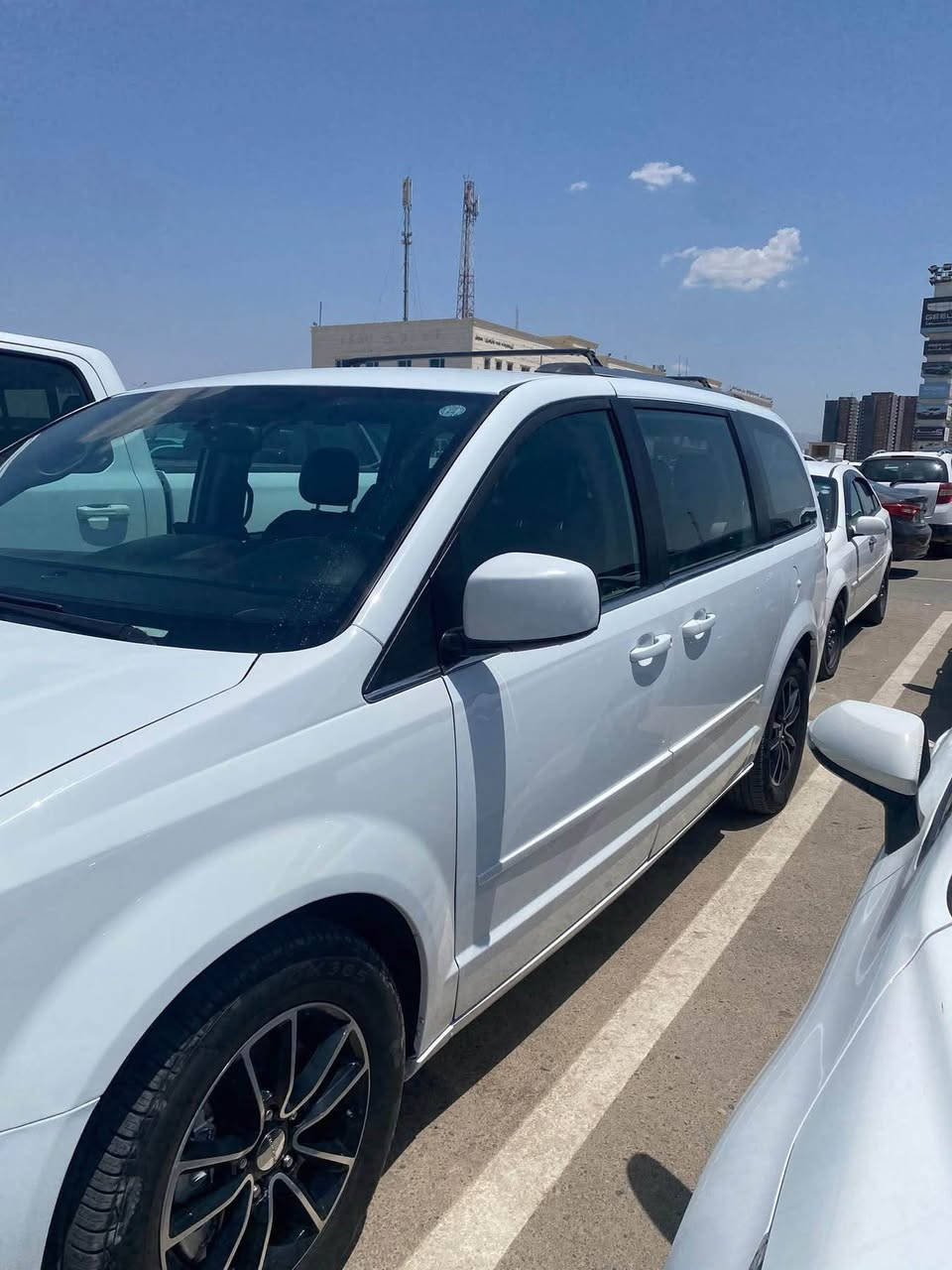 بيع او مراوس بأقل منه بالالنترا او فورتي 
دوج كرفان موديل17 فئة sxt 
بيه3قطع صبغ بدون ايرباك
بوب كهربائي 
كشن السايق كهربائي 
تبريد 3 قطع 
رقم اربيل تحويل ثاني يوم وكاله ما اسوي 
كير محرك مكفول حماوه جوه النص طبيعية 
السياره بسم والدي 
مكانه بغداد 
الاتصال *********** بغداد, العراق
