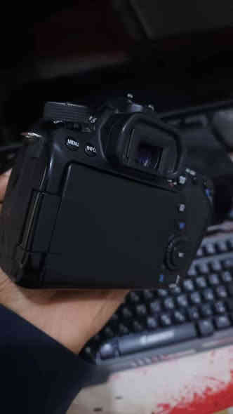 كانون d80
عدسه 18-55 
وكرب وبطاريه وحده وشاحنه 
 كارتون
حييل نضيفه شتر قليل كلش 
مكاني كوت 
ومتوفر توصيل لجميع محافظات العراق 
للستفسار مراسله الصفحه او واتساب ***********
