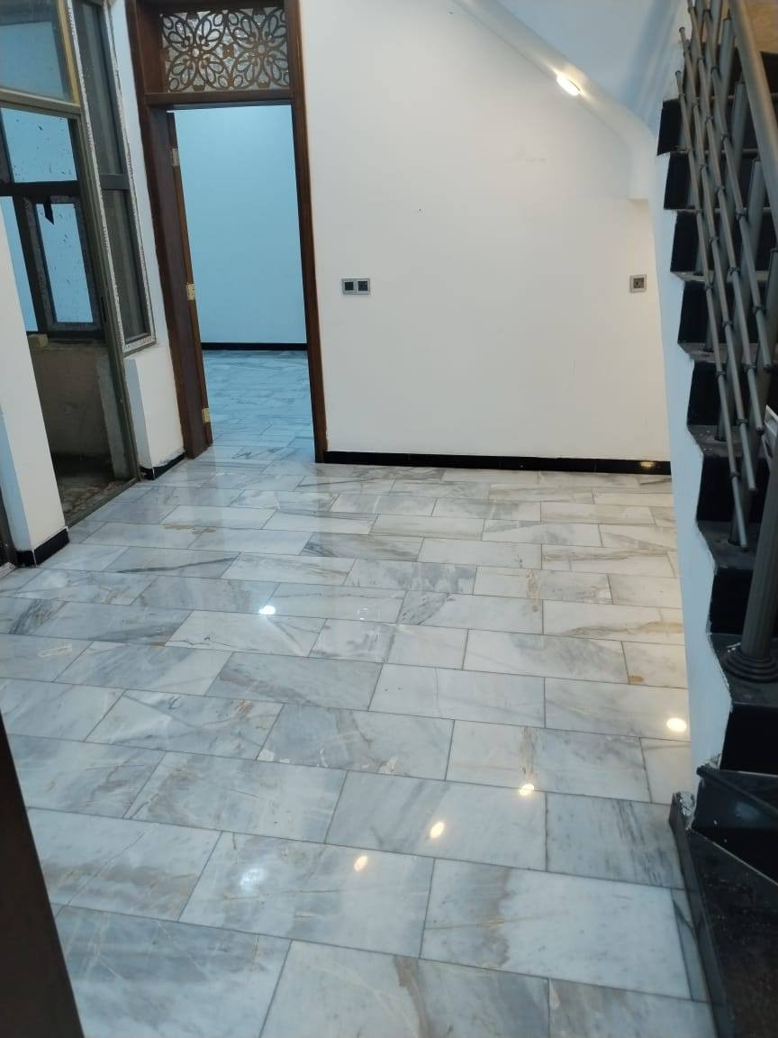 دار سكن المساحه 100 متر  الواجه 6.25 * 16 زراعي طابو 25 في حي دجله شارع 19 كامل العبود استقبال ومطبخ وغرفة نوم وخدمات مع 3  غرف نوم وخدمات في الطابق الثاني  الارضيات  مرمر للاستفسار اكثر الاتصال ***********/***********
