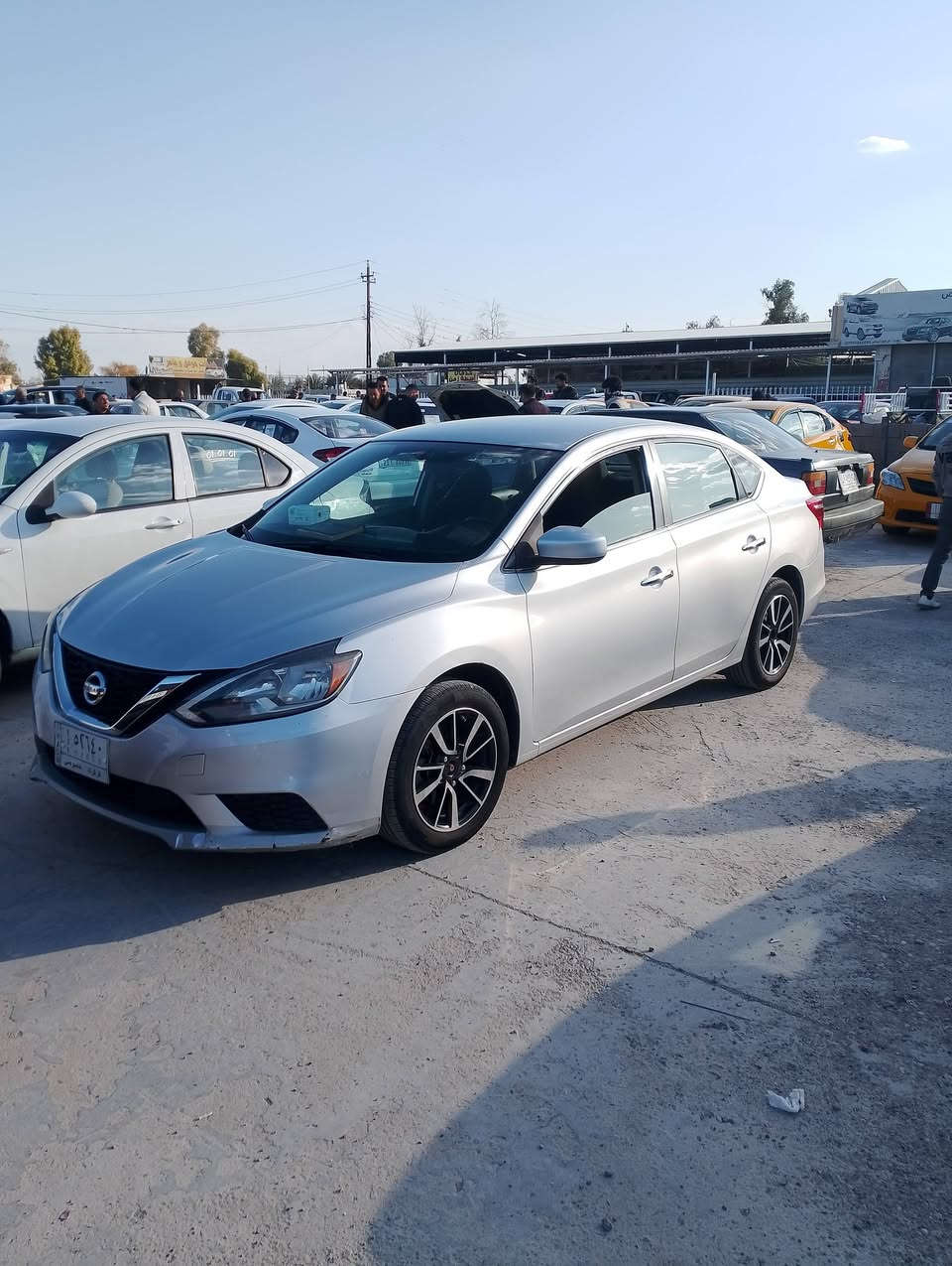 السلام عليكم ورحمة الله 
نيسان سنترا 2018 كير ومحرك شرط تحويل ثاني يوم بيها صبغ بل الباب الخلفي قليل والباقي كلين للاستفسار اكثر
اتصال ***********
