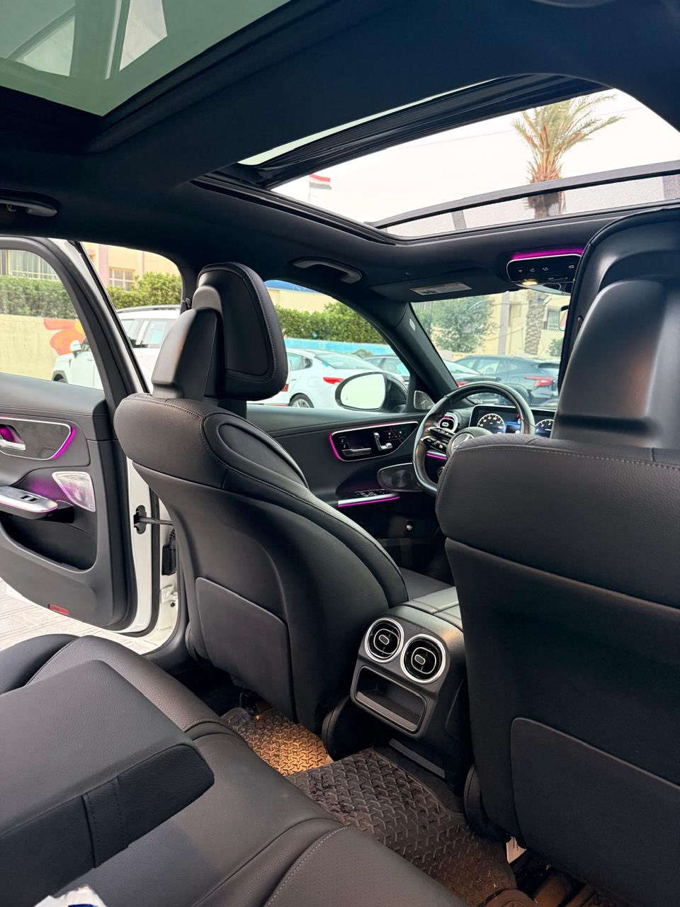 🚗 Mercedes-Benz C300 Night Edition 2022 🇩🇪 بسعر اقل من السوق
✨ وارد أمريكي
✨ حزمة Night Edition مع إضافات AMG

🔹 محرك 2.0 لتر تيربو + نظام EQ Boost
🔹 قوة 255 حصان
🔹 جير أوتوماتيك 9 سرعات 9G-TRONIC
🔹 باكج AMG الخارجي والداخلي
🔹 سقف بانوراما
🔹 تشغيل وبصمة دخول ذكي
🔹 شاشة وسطية كبيرة + عدادات ديجيتال كاملة
🔹 كاميرات 360 درجة (5 ستار)
🔹 رادار أمامي ومثبت سرعة ذكي
🔹 نظام الحفاظ على المسار
🔹 نظام مراقبة النقطة العمياء
🔹 حساسات أمامية وخلفية
🔹 إنارة LED ذكية
🔹 مقاعد جلد فاخرة مع ذاكرة
🔹 مرايا كهربائية قابلة للطي
🔹 جنوط AMG رياضية
🔹 إضاءة داخلية Ambient Light متعددة الألوان

سيارة تجمع بين الفخامة والأداء الرياضي والتقنيات الحديثة ضرر خفيف جداً ناشر الصور ورقم الشاصي 

📞 للاستفسار والتفاصيل أكثر يرجى التواصل على ***********
