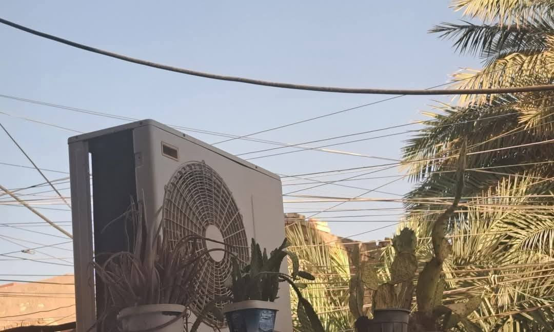 السلام عليكم..
*سبلت الجي طنين باب اول..
 تبريد فقط..ب300 الف وبيه مجال بسيط
**سبلت كري طن واحد استعمال قليل..275 الف..وبيه مجال
***تبريد طنين روتري نظيف قرص الشركه..ب250 وبيه مجال
***********..العنوان الراشديه حي القدس..
