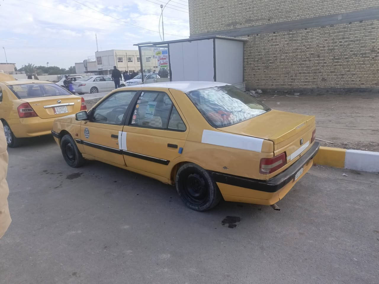 السلام عليكم
بيجو 405 للبيع سنويه منتهيه سعر 15بيها مجال حك الجيه ناصريه مركز ***********
