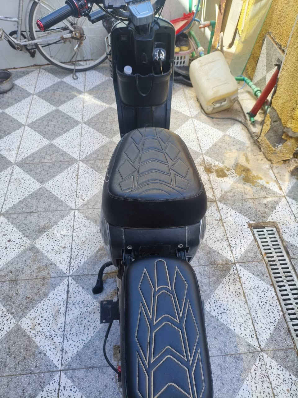 دراجه R9 خمس بطاريات الكبار صحت البطاريات فوك النص مبدل عقل رياضي مستعجل على بيعته السعر 400 و بيها مجال للستفسار *********** بي واتساب
