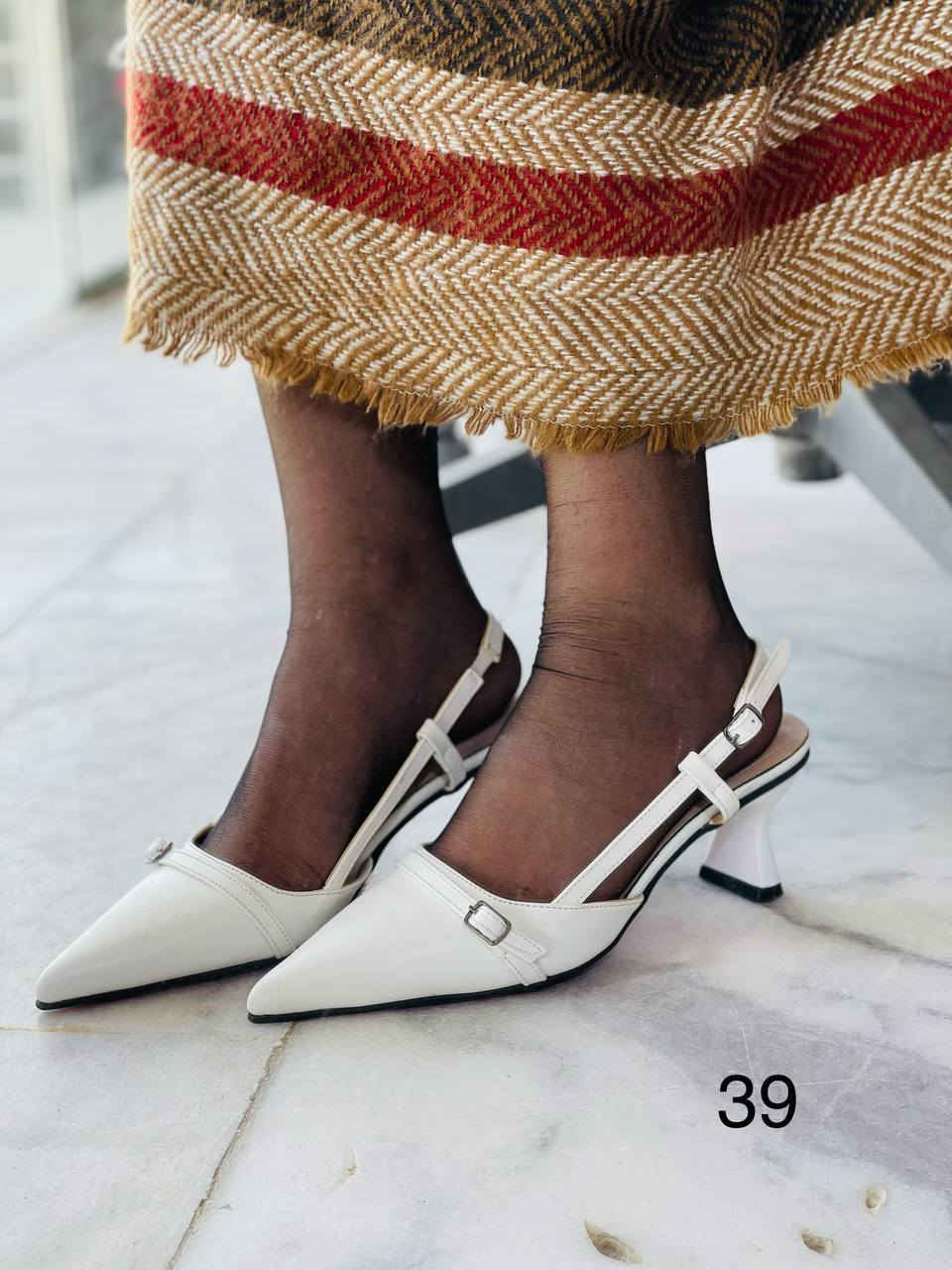 Venesia_77

▪️حذاء كعب 
 القياس فقط داخل الصور   
▪️السعر 10 فقط 

#احذية  #حقائب  #اكسبلور  #ازياء #اكسبلورفولو 
#برنس #اناقة #عباية #كعب


**إذا كنت صاحب هذا الإعلان وتريد حذفه لأي سبب، رجاءا أرسل رسالة إلى الدعم الفني**