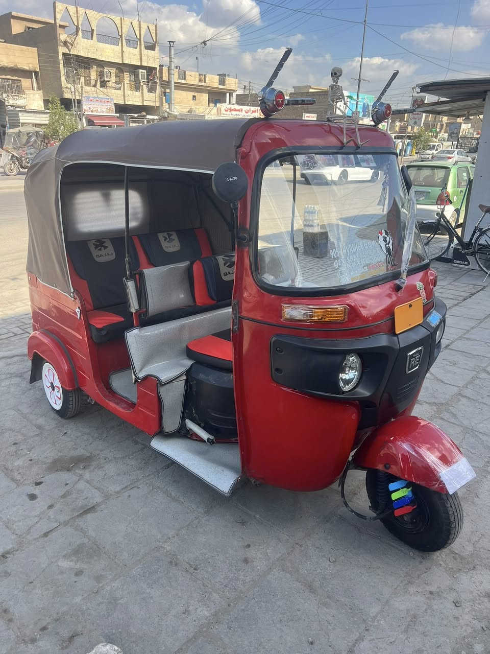 السلام عليكم تكتك موديل 2020 سنويه ورقم بيها دوس معمره رشات صبغ بيها الباقي كدام العين نضافه فول ومتعوب عليها ربع مينصرف عليها مكفوله من التبخير والتنقيص كير محرك اكسل  تخم تاير جديد / السعر 6800 وبيها مجال للطيبين مكاني بغداد البياع المعالف تقاطع الربيعي  ***********
