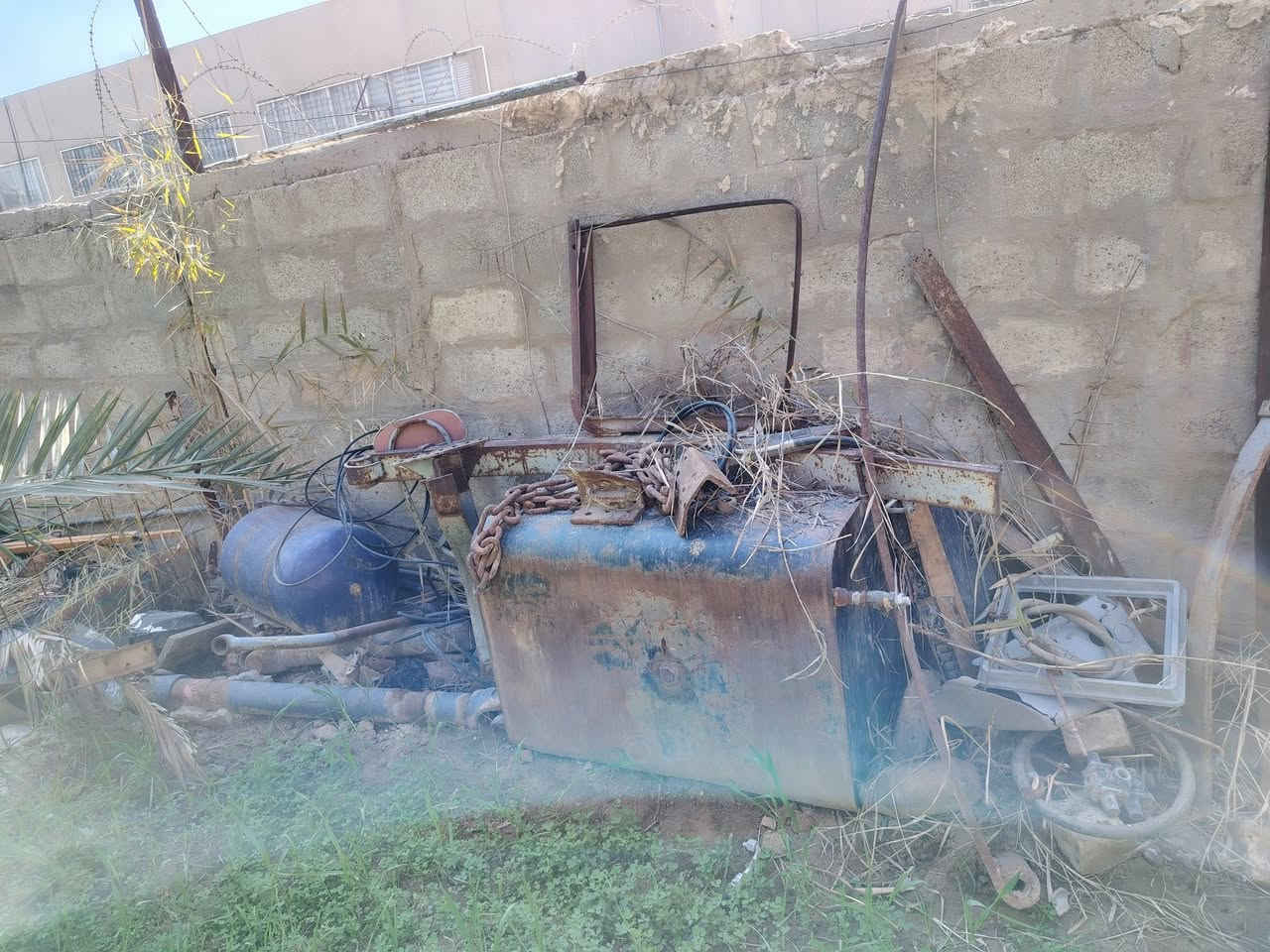 السلام عليكم غراض للبيع ٣ تانكيات مكفولات من الزروف  واحد ابو ٨٥٠ وثنين ابو ٢٥٠ وضبه ورك اماميه وكاردن وزوج باتريات مال لوري وسبير حجم ٢٤ صاج مكفول لا فطر ولا كص  هاي الأغراض كلمن وسعره
المكان بغداد الزعفرانيه الاستفسار ***********
