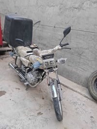 دراجه سونيكه جديده بالجيس سعرها مليون و100 07712574314