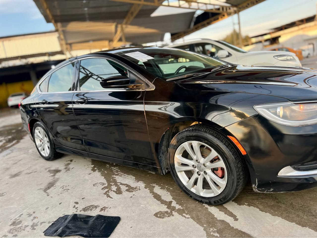 Chrysler c200 2016 
محرك 4 سلندر 2400 
بصمة تشغيل 
شاشة صغيرة 
مواصفات عادية تحكمات ستيرن 
حادثها نص چاملغ امامي سيار + ربع بنيد 
سيارة جاهزة حدادية 100 ‎%‎ 
مكينة مبدل بطالة الدهن بالصيف 
ماشية 87 الف ميل 
سعرها 110$ ورقة 
قابل للتفاوض 
الاتصال *********** موصل, نينوى
