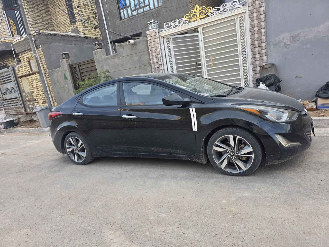 سلام عليكم النتره 2016 وارد امريكي بيه سونار  السياره مكفوله من الكلبه والكص  سقيفه  واكعه  علئ القماره بيه صبغ بسيط السعر 88 ورقه وبيه  مجال قليل فول عده البصمه مكاني ديوانيه تريد تحويل وكاله رقمي ***********
