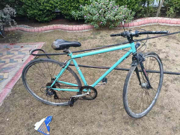 وصف بايسكل C700 للبيع
بايسكل C700 مستعمل، الإطار قوي ونظيف ويصلح للاستخدام اليومي بعد شوية صيانة.

تفاصيل الحالة:

البريكات: موجود بس بريك واحد، الثاني يحتاج تبديل.

التاير الخلفي: مبنجر ويحتاج تغيير.

التاير الأمامي: سليم وما بيه أي مشكلة.

السير والدواسات والدركسون: بحالة جيدة.

الهيكل: نظيف وما بيه ضرر.

الدراجة تحتاج صيانة بسيطة وترجع تشتغل بشكل ممتاز.

📍 الموقع: بغداد – حي العامل
💵 سعر خاص
📞 ***********
