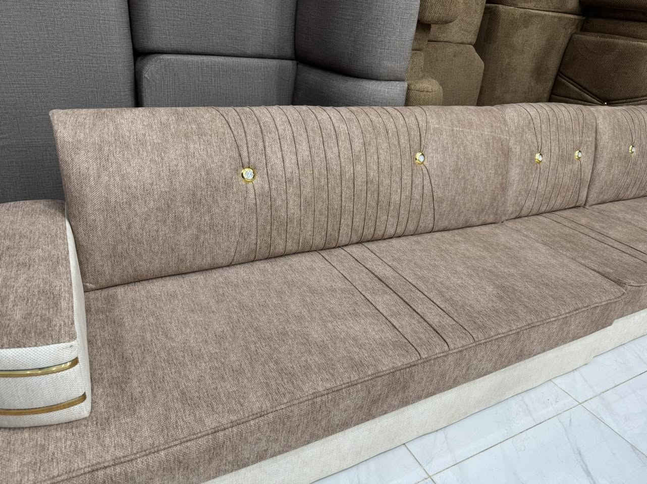 مساء الخير  عليكم 🌸💚
ديوان ١٠نفر بسعر٣٧٥ سعر ثابت 
مقعد بلوك اسود اسفنج مميز اول 🔥🔥 ومتوفر بي ٢٠ نفر تســــكام  يكفي مساحه  ٦*٤ ونشتغل ع متر حسب طلب بكافه موديلات  وبسعار مميزه 
للحجز والستفسار ع رقم *********** 
العنوان كوت شارع مله قرب مجمع تركي 
معمل ومعرض بركات ام البنين ع 🌸💚
