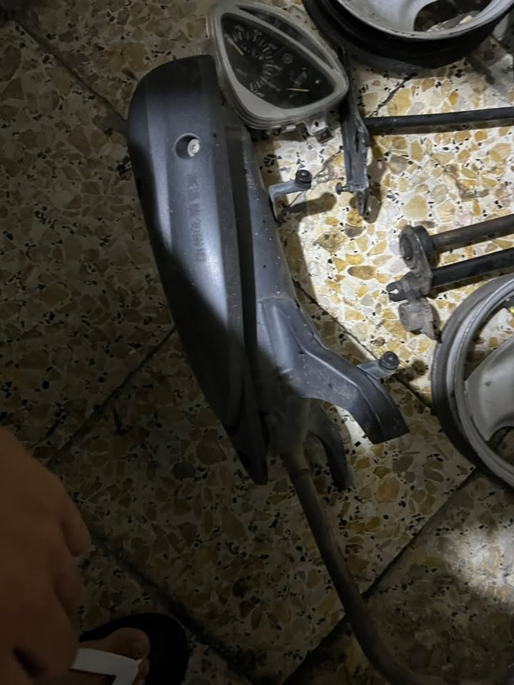 غراض ماكس  عدل 120بلاديه مال رمبه
صلنصه اخت الجديده 

شيال نضيف 

رباط نضيف 

وياله صابخهن حراري رصاصي نضيفات 

دشبول كله شغال بس البانزين يخربط كيلو متر والالوان شغال واشاير سغال 

العنوان بغداد الدوره 

وتساب ***********
