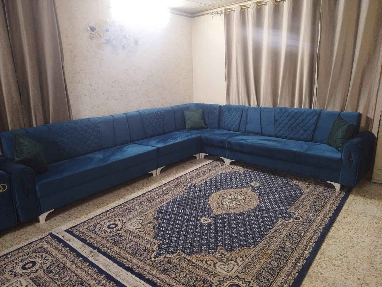 ديوان ٢٠. مقعد. سعر. ٥٩٠
وينباع كل ١٠ وحد. هم 

 المكان ابو. غريب الناحييه موجود توصيل 

***********
