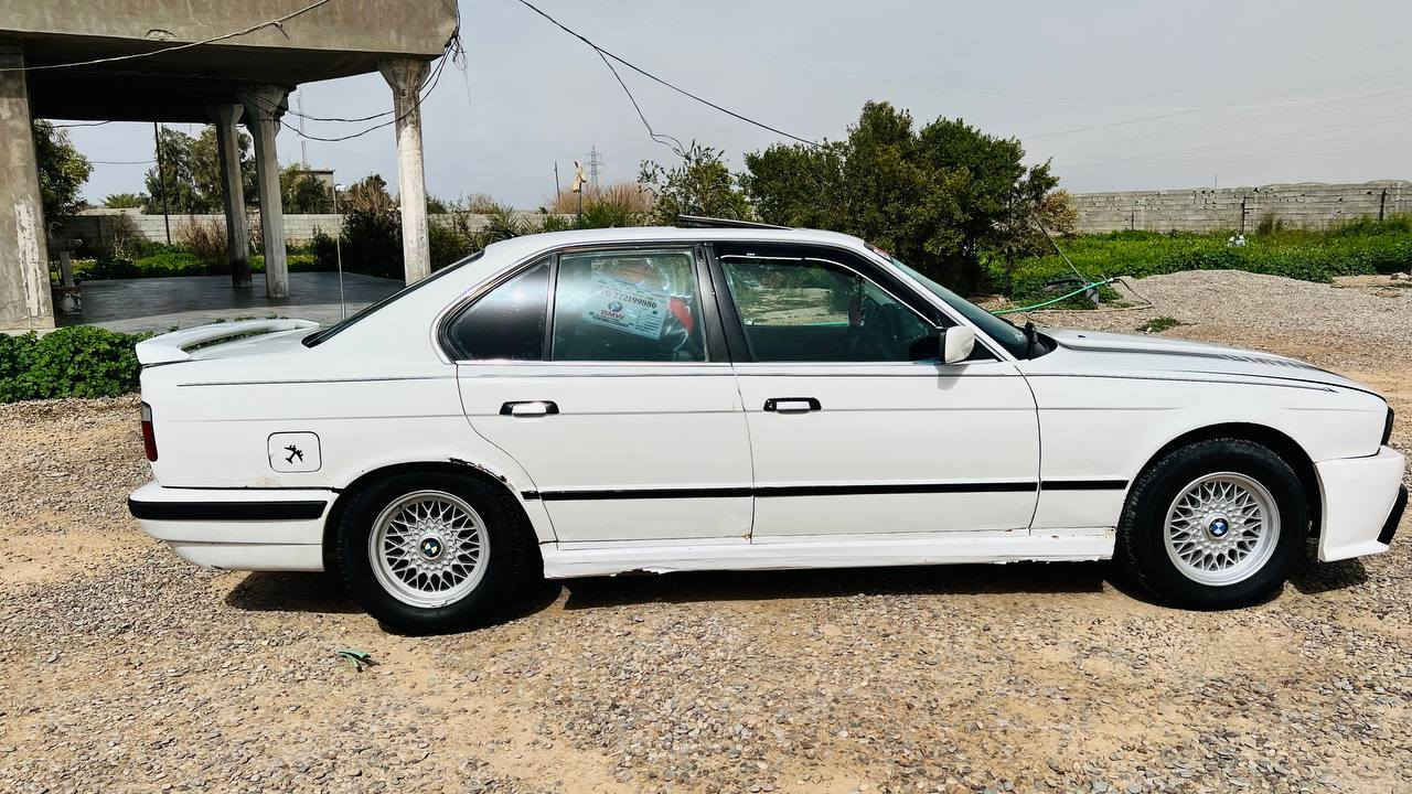 السلام عليكم
BMW525للبيع أو المراوس 

كبس فانوص دجتال
محرك وكير شرط بيهة خياس بجامرلغ الخلفي مال لسكن بس لهلال قليل

كير عادي شلعة ومعدل خير من الله صاحبهة يريد تحويل وكلشي ميطلب عليه 

صدر امامي جديد ول خلفي 80٪ 

السعر ٥٨وبيهة مجال  *********** متواجد عل فيس
