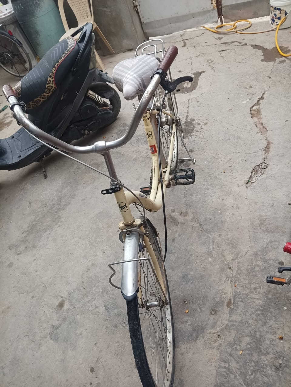 باسكل باله حجم 26 نضيف مانقص شي السعر 50 
مكان بابل بشاوي


**إذا كنت صاحب هذا الإعلان وتريد حذفه لأي سبب، رجاءا أرسل رسالة إلى الدعم الفني**