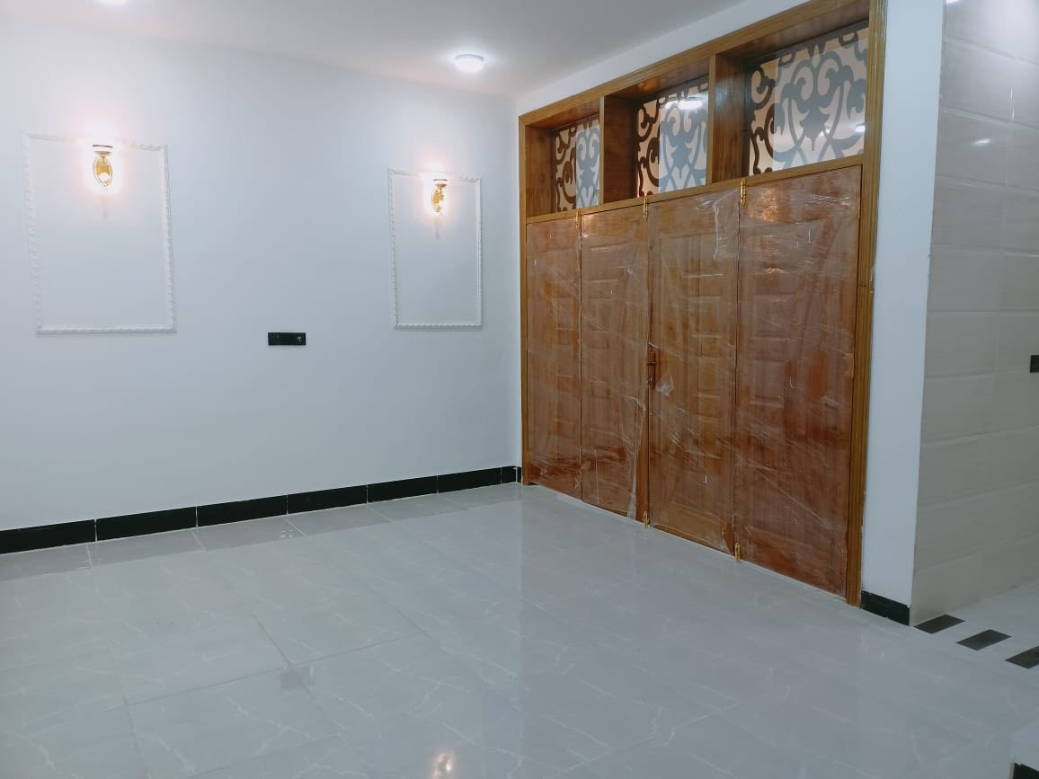 بيت طااابو زراعي قرار محكمه مشمول بتطويب 
خدمات كامله قريب على شارع كربله قرب المجسر 

مساحة البيت:100م مربع
يتكون من : غرفة+صالة+أستقبال+مطبخ+منور+صحيات داخلية وخارجية.. بناء جديد..البيت جاهز للسكن خط وطني ومولد
ملاحظة : البيت مؤجر 250 الف بشهر 
السعر : 60 مليون مع المجال 

للاستفسار ***********
