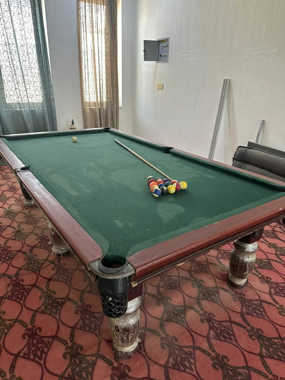 ميز بليارد للبيع ***********
