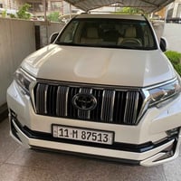 للبيع لاندكروز برادو موديل ٢٣ اعلى فئه vx ماشيه ٥٥ سياره جديده جدا است...