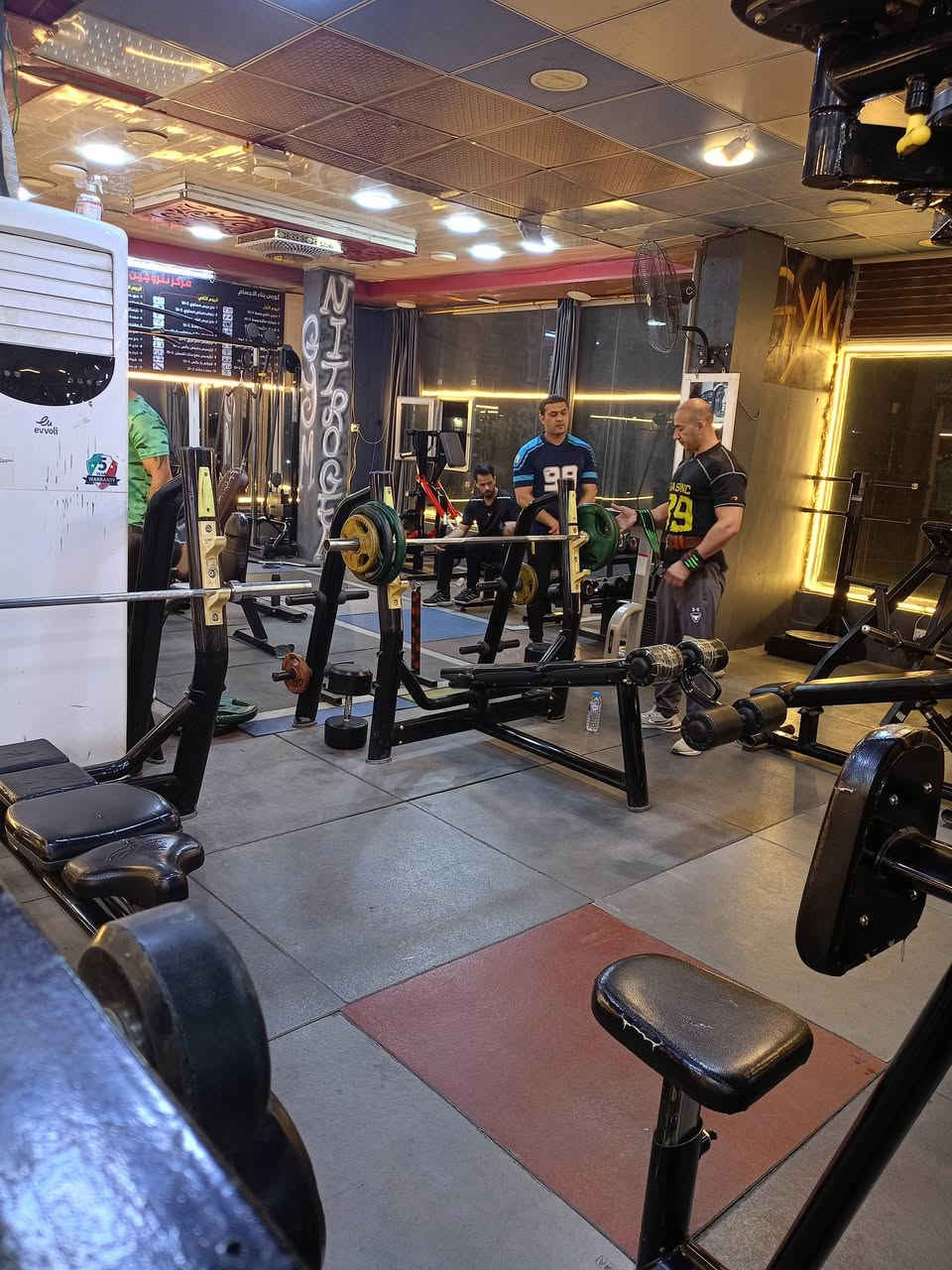 سلام عليكم قاعه للبيع موقع ممتاز البصره شارع العاليه العام *********** للاستفسار
