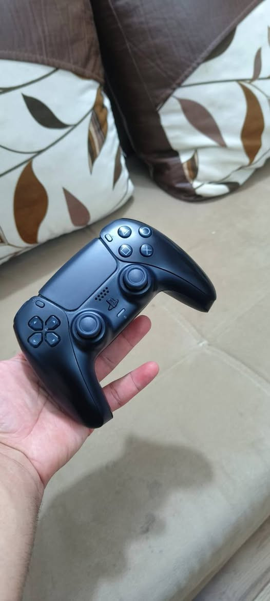 جوستك ps5 اخو الجديد نظيف جدا
السعر 65 الف 
يوجد توصيل جميع المحافظات


**إذا كنت صاحب هذا الإعلان وتريد حذفه لأي سبب، رجاءا أرسل رسالة إلى الدعم الفني**