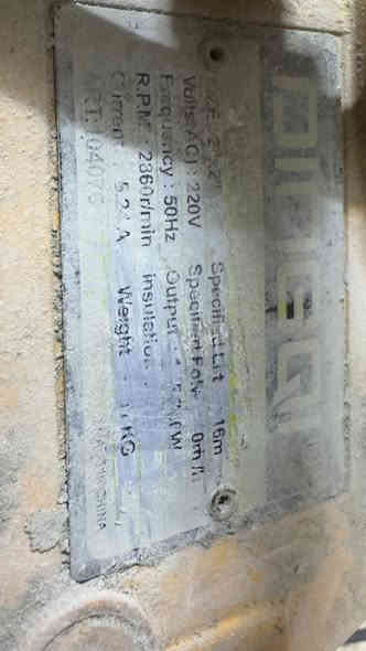 ماطور ماء غطاس للبيع 
مع خرطوم طول ٢٠ م (١ انج ) القدرة الحصانية 1hp السعر ١٠٠ الف 
المكان الديوانية
للتواصل الاتصال على الرقم ***********
