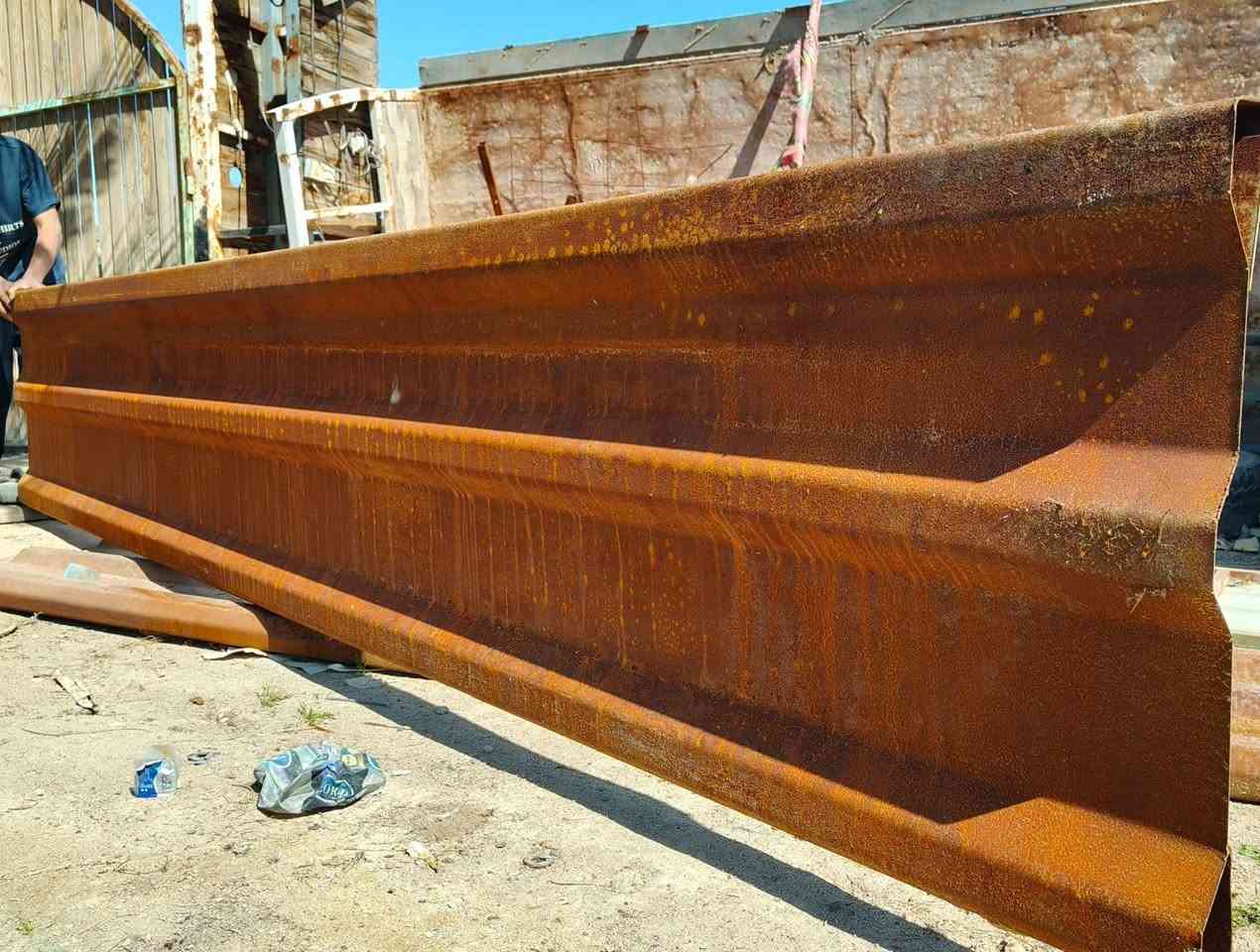 صفاح بدي عكعك جديد الطول 4 مترات ونص السعر 400 وبيهن مجال الرقم ***********
