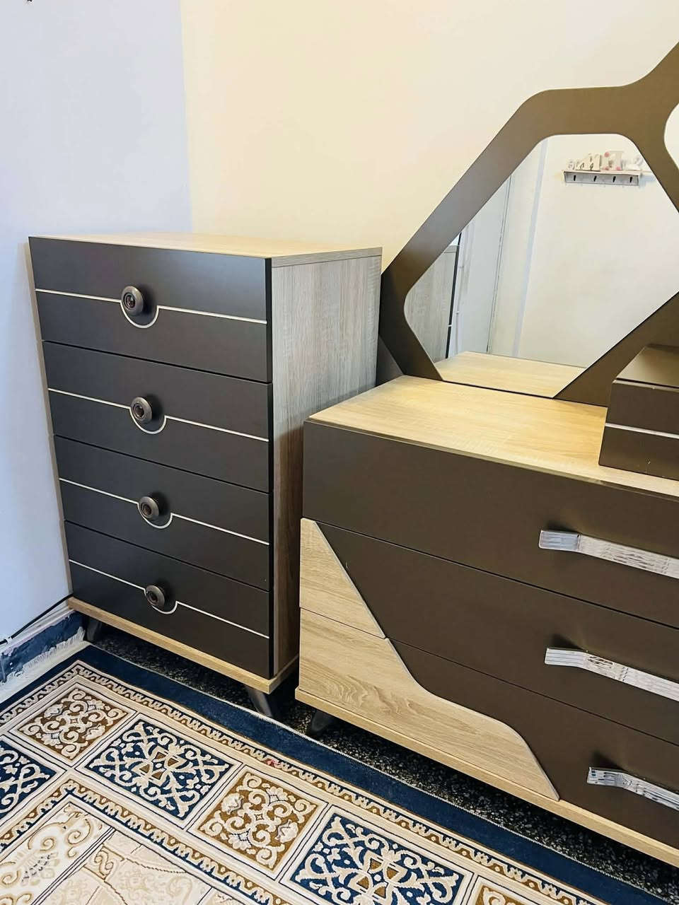 غرفة نوم تركي ٧ قطع سعر الشراء ب22  ورقه
البيع مليون ٢٥٠
مكان زيونة
***********
