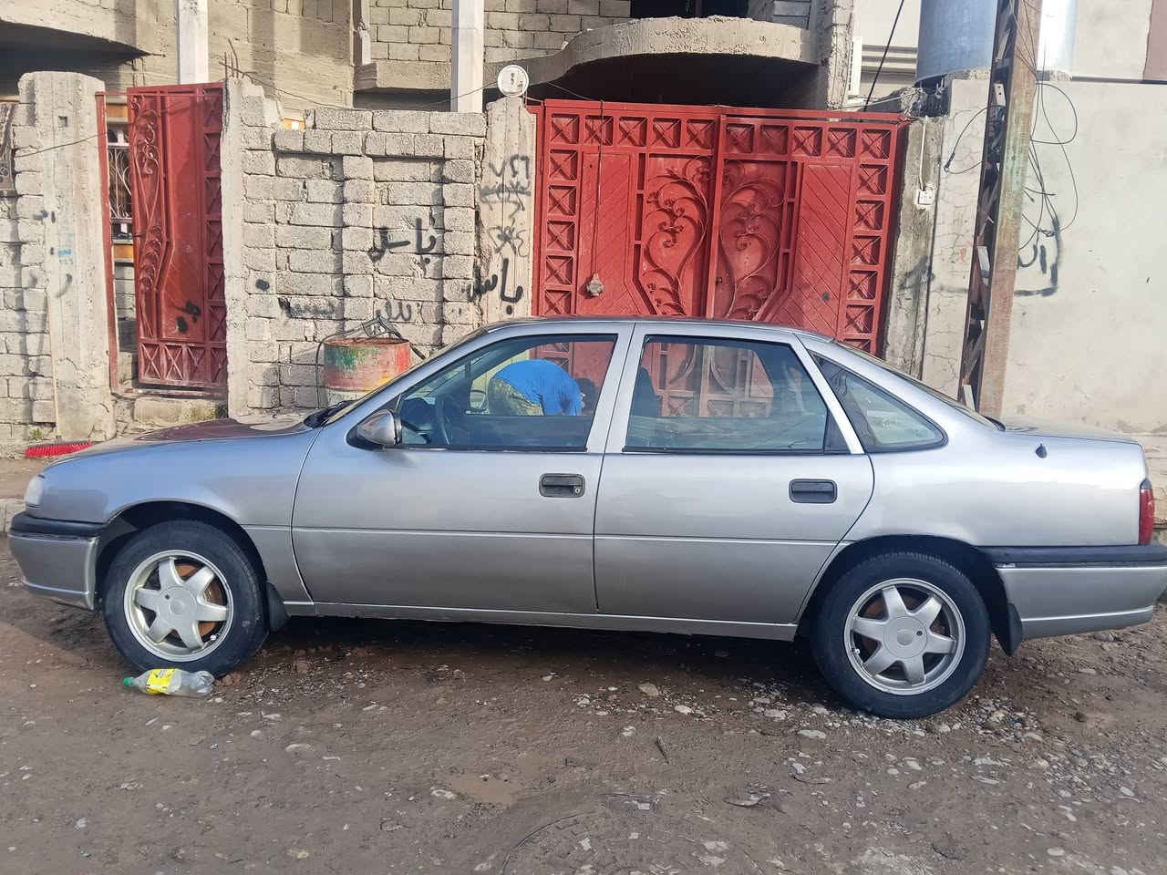 سلام عليكم للبيع اوبل فيكترا موديل 1995 جديده بسمي سنويه لل30 رقم مثنى انكليزي كير  محرك شرط دوشمه جديده بسمي مكفوله كفاله عامه مال صديج كير فول توماتيك سياره جاهزه مصبوغه جماليه السعر 42 وبيها مجال بسيط العنوان الموصل جانب الأيمن الرقم ***********اسيا***********
