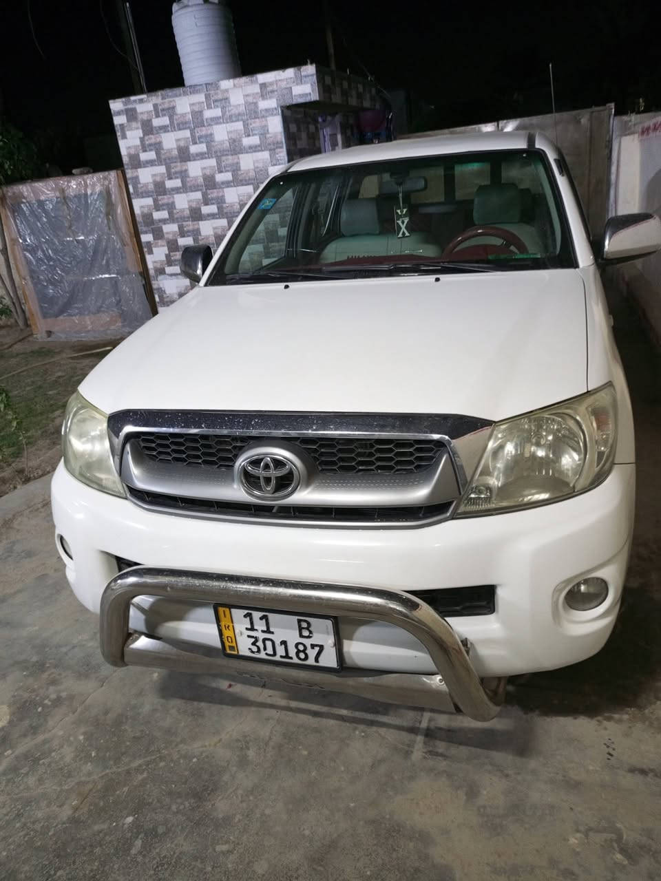 السلام عليكم 
  سياره هايلوكس تويوتا موديل 2011  رقم بغداد مشروع وطني انكليزي 
سياره نضيفه بدون صبغ بارد قليل بيها 
السعر خاص او الاتصال على الرقم 
***********
