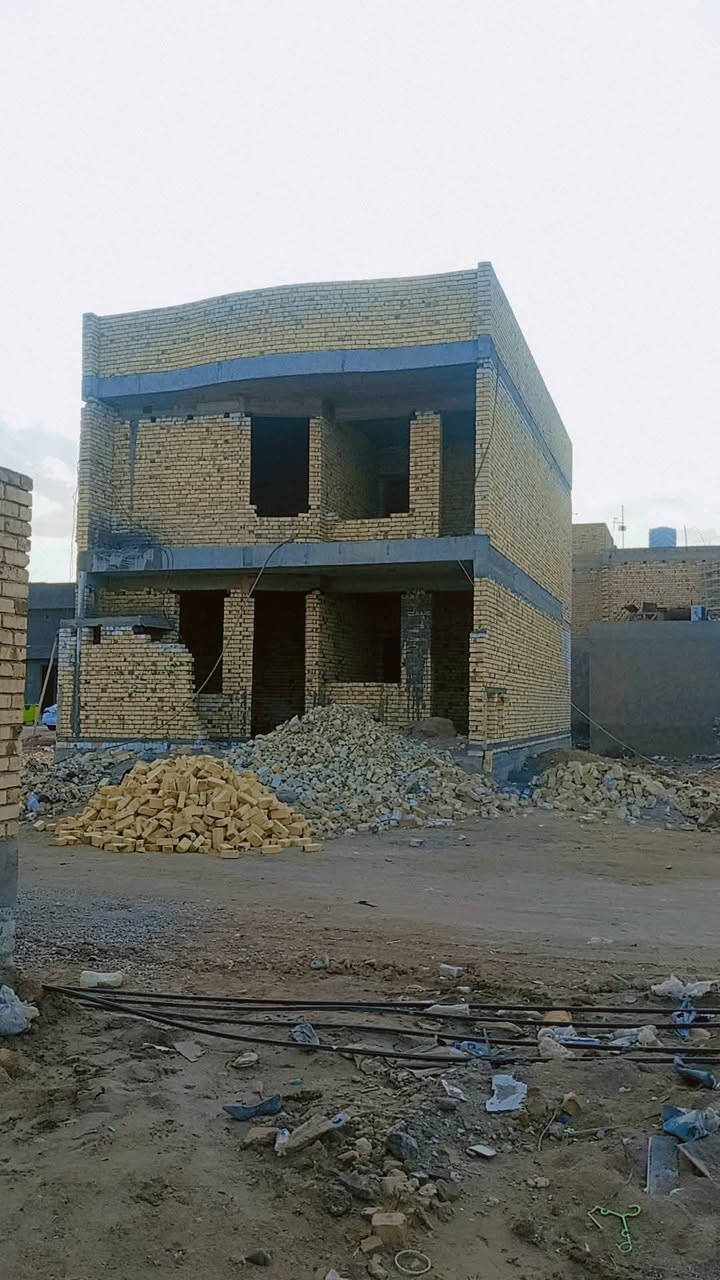 مشتمل للبيع منطقة ٦الاف بصف الركن مقابيل الركن ساحة خظراء مساحة البيت ١٠٨متر مربع طابقين متكامل باقي تشطيب... اتصال ***********

