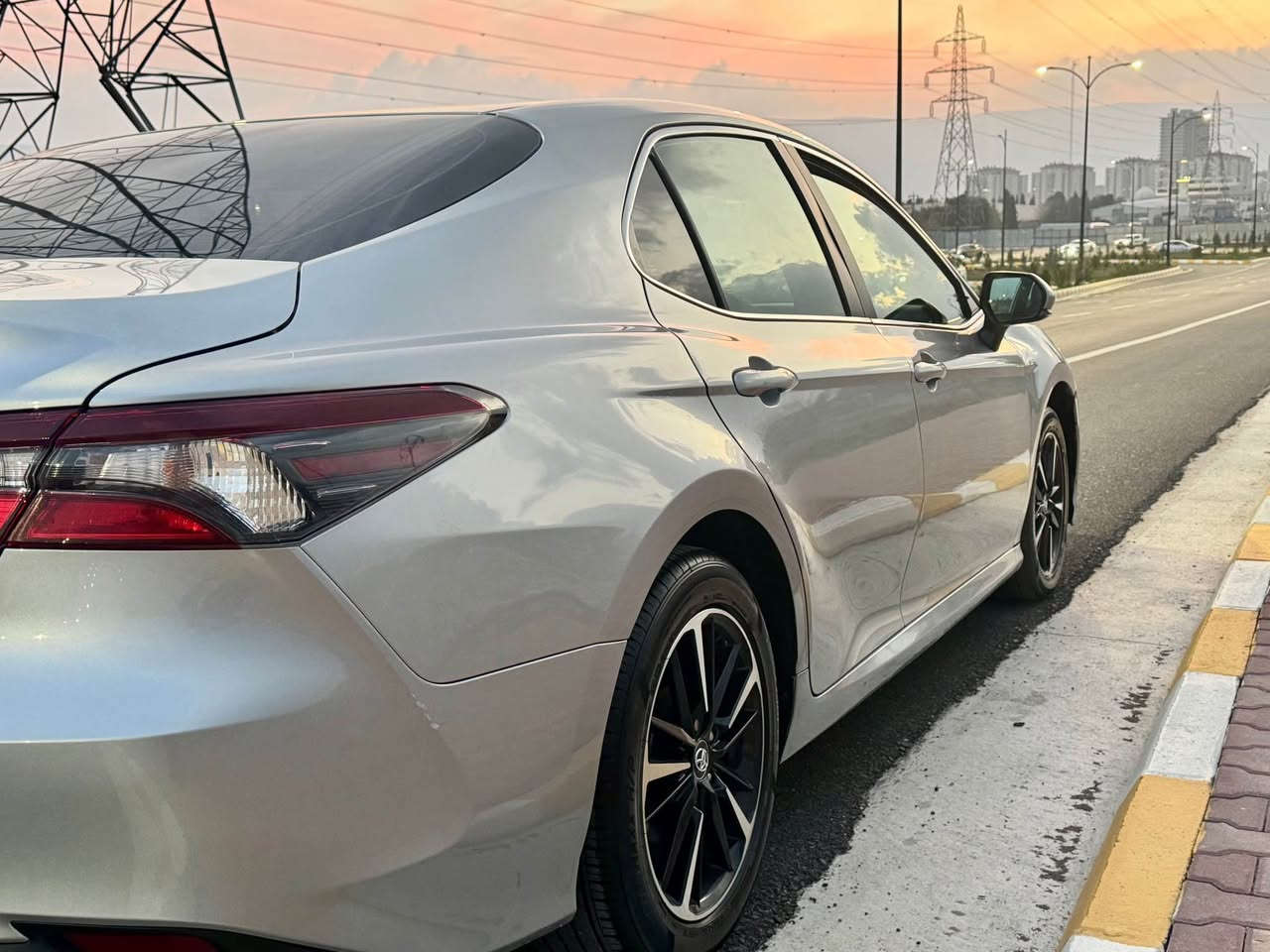 کامری مۆدێل 2022 هایبرێد و بەنزین مواسەفاتی LE کراوە بە SE سەنەوی و ڕەقەمی تازەیە بە ناوی خۆمەوەیە بەس بۆنید بۆیاخە قرچێکی بەصیتی هەیە بێ ئێرباگ تەقین سارد و چاڵی نییە 60 هەزار مایل ڕۆشتوە هەموو گیانی بە شەرت . سعری 170 گەڵاو مەجالێکی کەم _ ***********__*********** السليمانية, العراق
