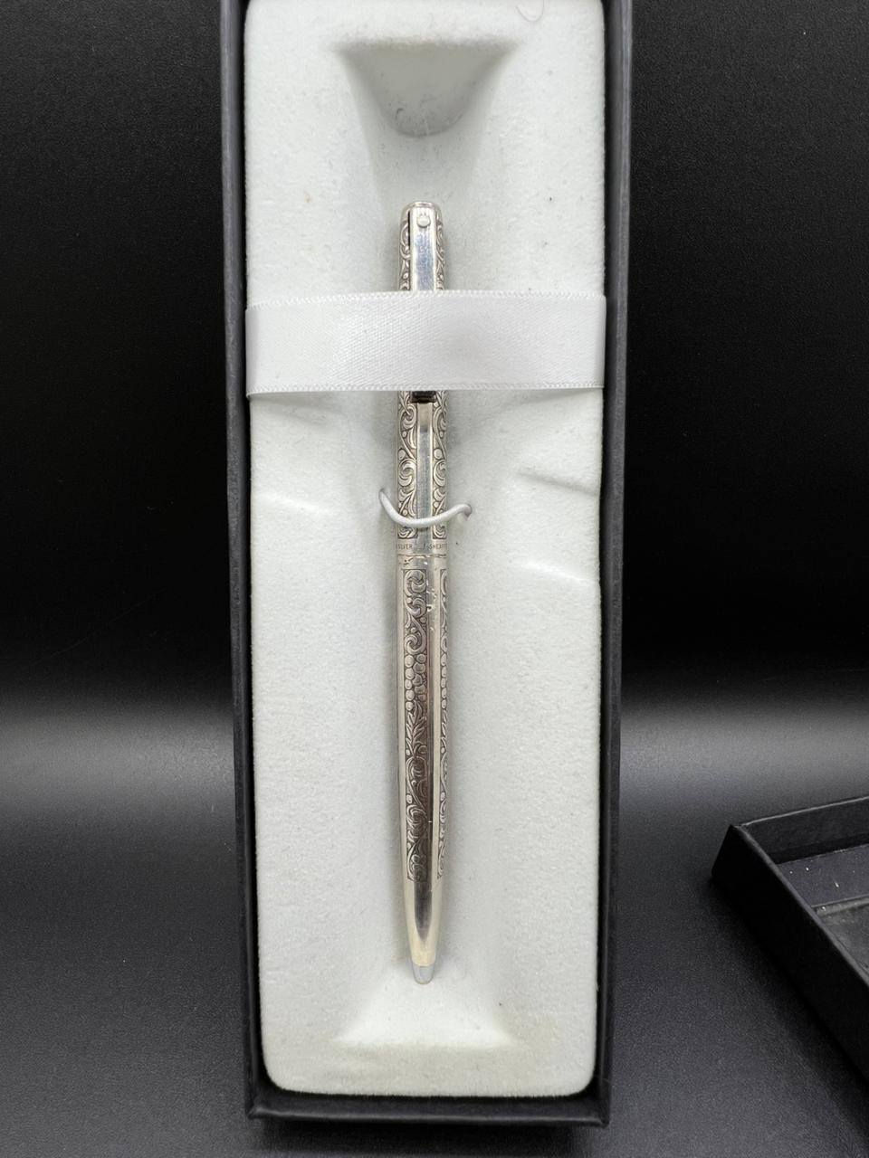 تحية طيبة  ،،، 
           #قلم_جاف_شيفر_امبريال SHEAFFER IMPERIAL 
           الصنع : امريكي #اصلي  ، MADE IN USA  ، 
             مستخدم ، إنتاج طراز كلاسيك #قديم  ، 
        مصنوع من #الفضة_استرليني_925  STERLING  ، 
               نقشة #أوراق_الشجر مميزة جدا  ، 
* السعر : 145 الف  ، 
 * يوجد توصيل  .


**إذا كنت صاحب هذا الإعلان وتريد حذفه لأي سبب، رجاءا أرسل رسالة إلى الدعم الفني**