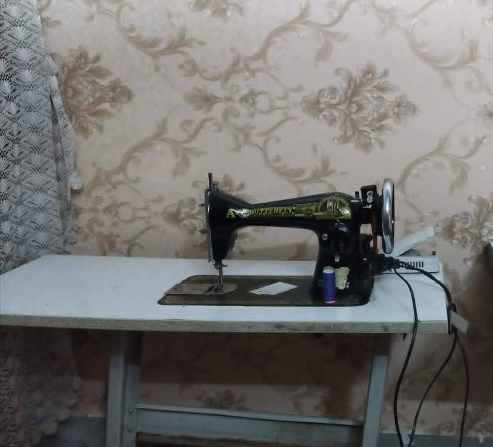 مكينة خياطة للبيع استعمال قليل ام الفراشة الأصلية شغالة مابيها اي ضرر السعر ب٧٥ وبيها مجال للاستفسار الاتصال على الرقم ***********
