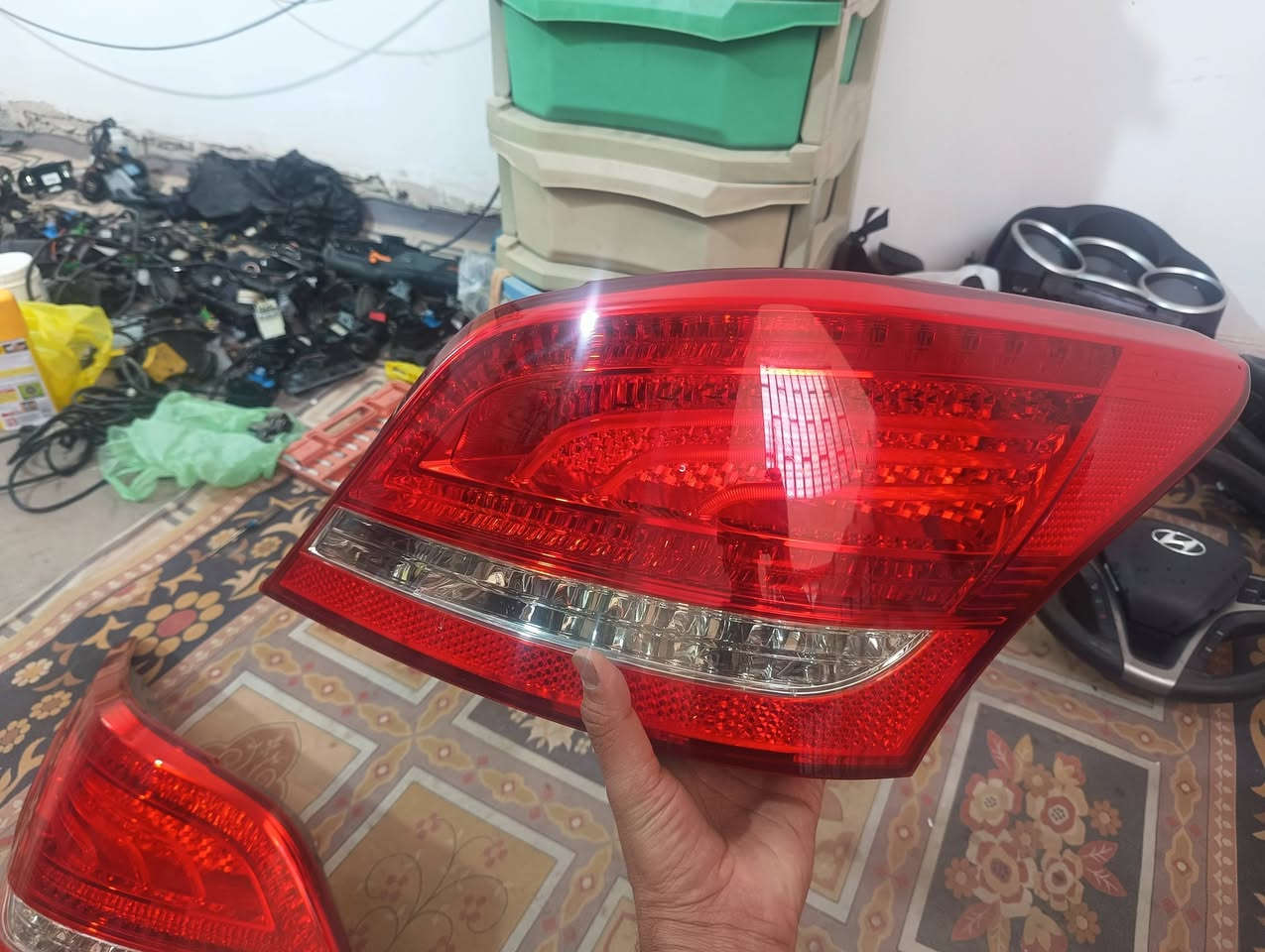 السلام عليكم بك لايت مال تفصيخ واحد جديد وثاني بي فطر صغير سعر الزوج 50 الف بغداد  رصافه اكو توصيل للمحافظات الاتصال ***********
