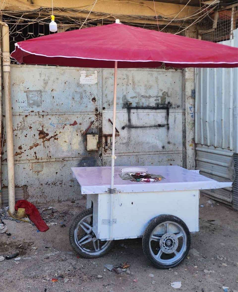 عربانة لبلبي نظيفة مع شمسية جديدة
مع فلينة وترمز جدد 
السعر ٣٥٠ الف
بغداد الجديدة ***********
